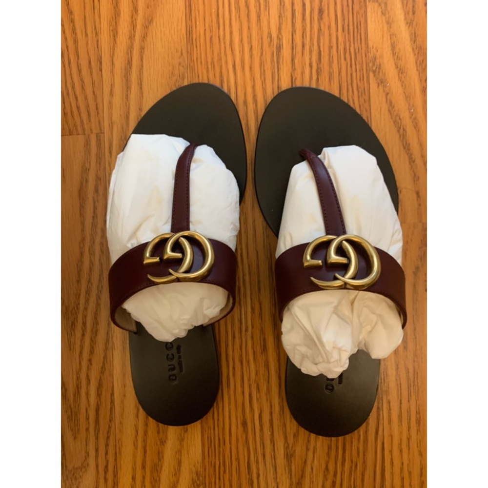 Gucci Marmont Leather Thong Sandals With Double G